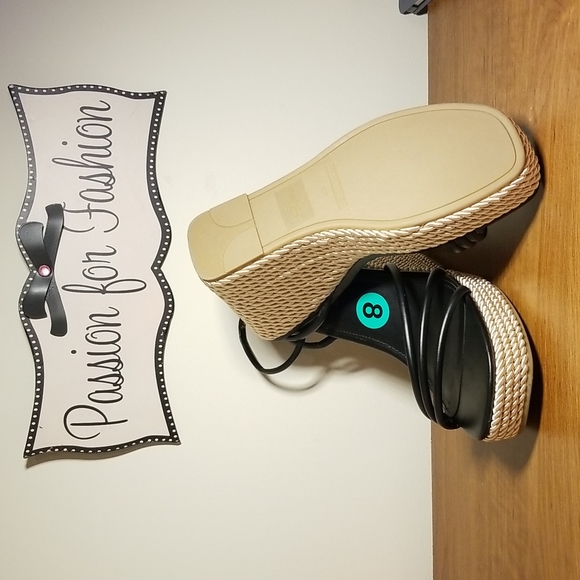 Brand New Marc Fisher Wedge Heels - Picture 3 of 3